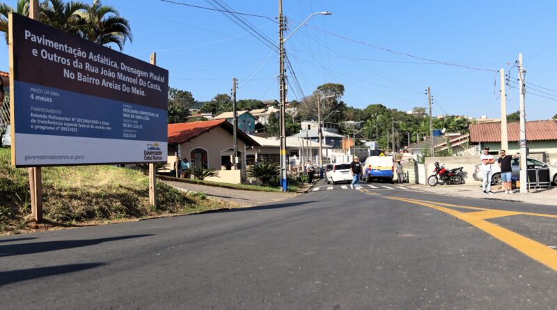 Novo asfalto das ruas Joaquim Coelho e João Manoel Costa, em Areias do Meio, é oficialmente entregue