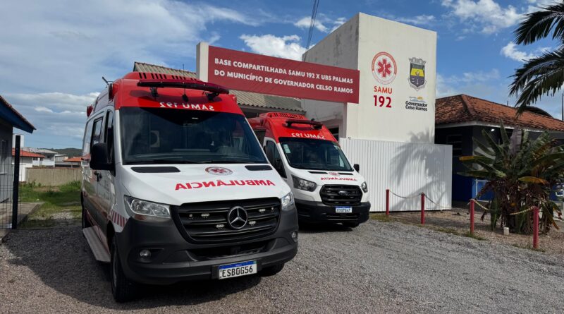 Governador Celso Ramos recebe duas ambulâncias do Governo Estadual